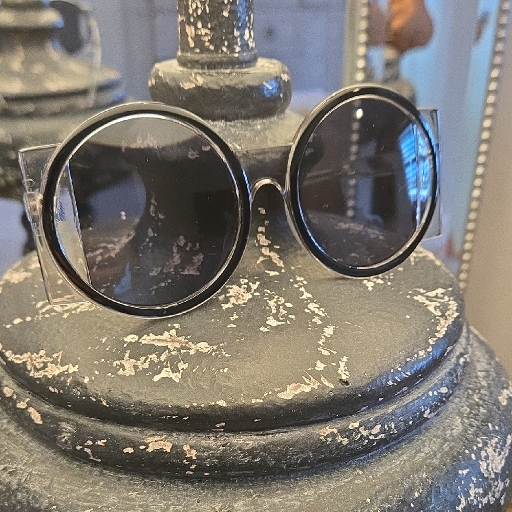 Round Black Sunglasses Statement Piece New..Case Included